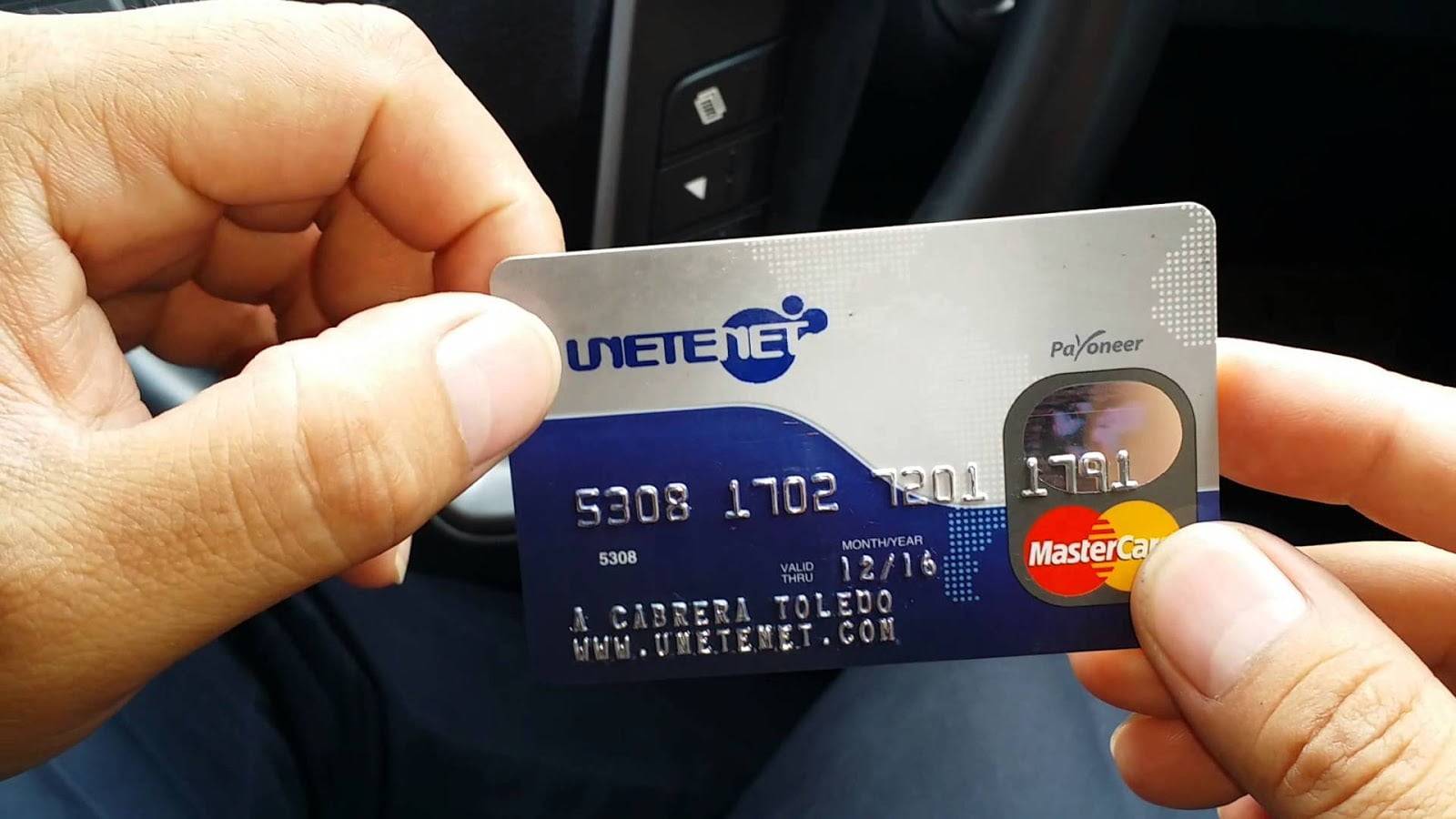 بعض المستهلكين يميلون لاستخدام البطاقات ذات العلامات التجارية المتطورة.