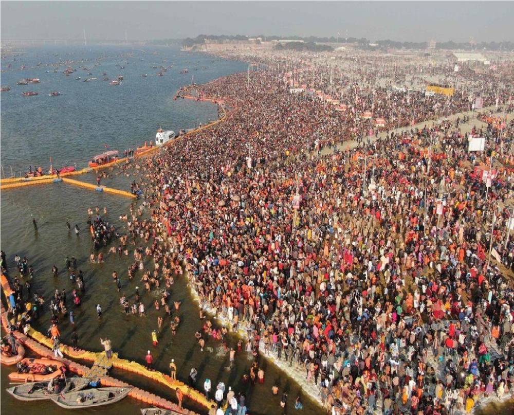 ملايين الهنود خلال مشاركتهم في مهرجان كومبه ميلا الديني في الأسبوع الثاني من نيسان (أبريل) الجاري.