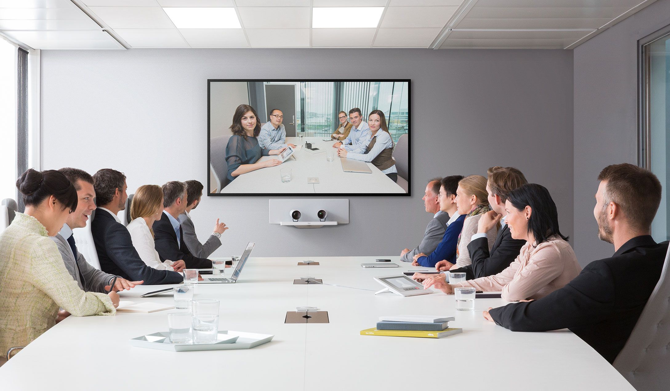 видеоконференции в бизнесе. конференция дистанционно. совещание по видеосвязи. телеконференции. видеоконференция.