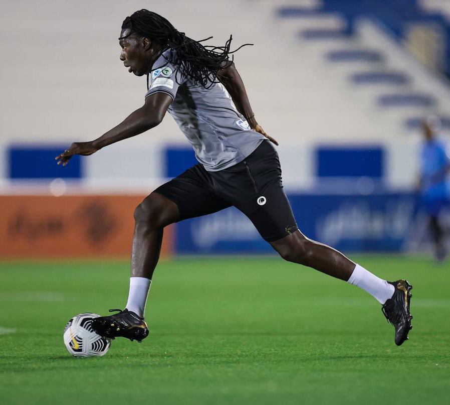 جوميز خلال تدريب الهلال أمس. (مركز الهلال الإعلامي)