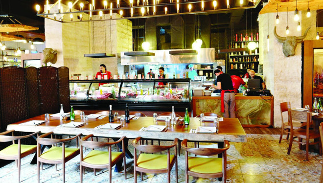 "البلدية والإسكان" : ربط إصدار الشهادة الصحية باجتياز اختبار التثقيف الصحي العاملين في منشآت الغذاء والصحة