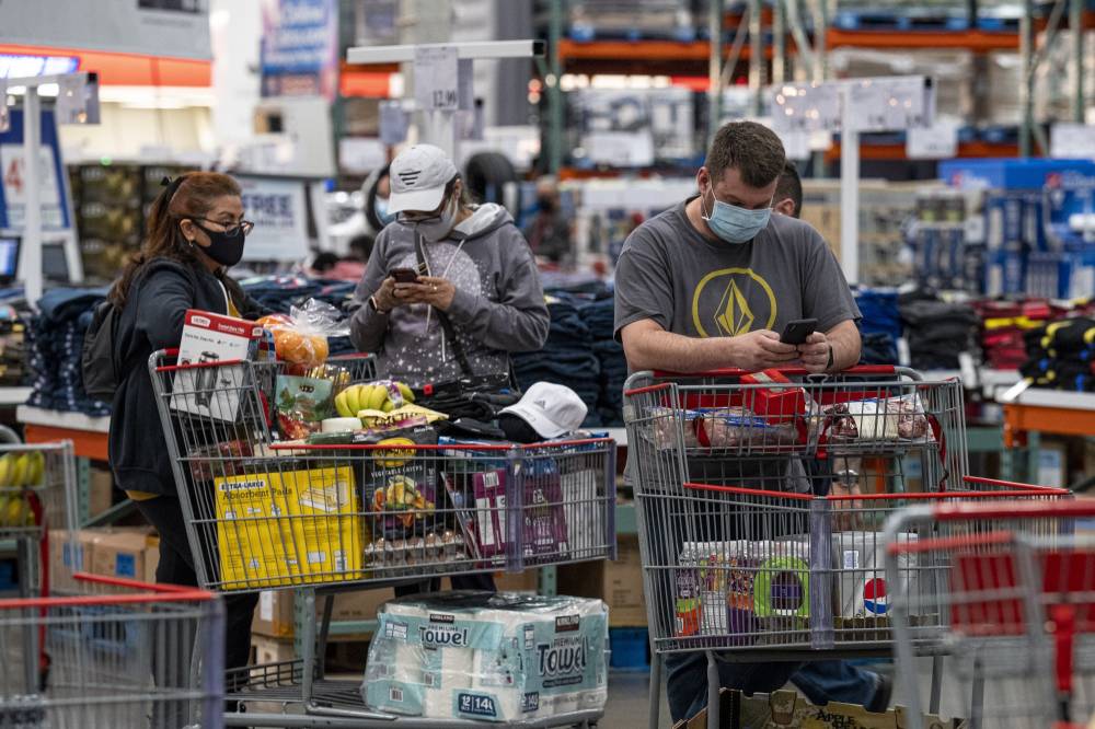 التوقعات تشير إلى أن أسعار المستهلكين ستهبط بشكل حاد العام القادم.