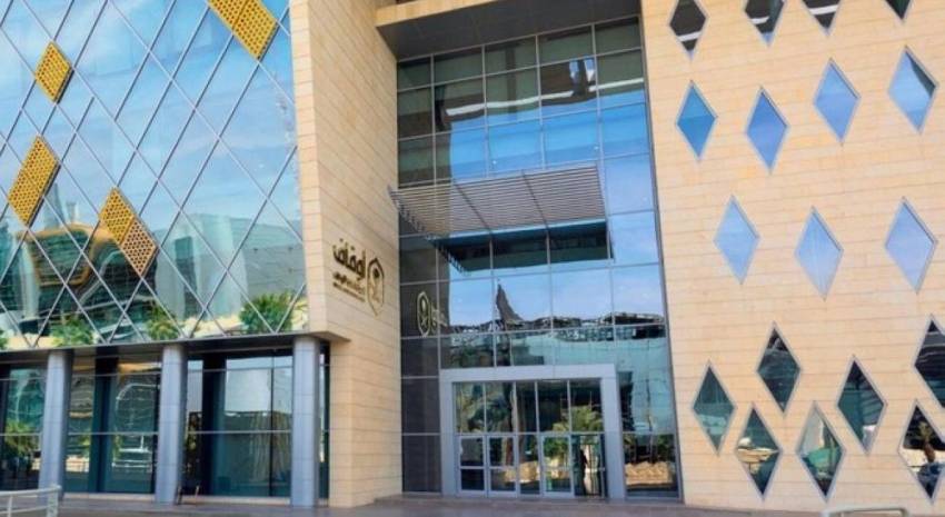 أبل تكشف عن آيفون بثلاث كاميرات وسعر أقل من ديزني لخدمة التلفزيون