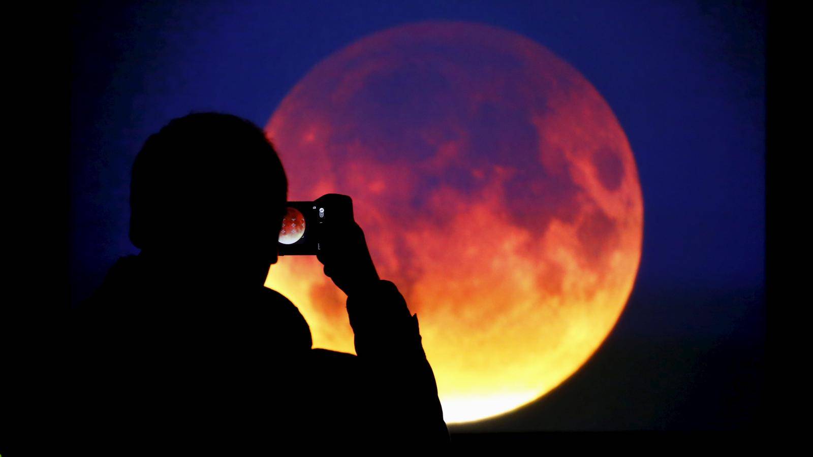 من المرتقب أن يستمر الخسوف الكلي قرابة 15 دقيقة.