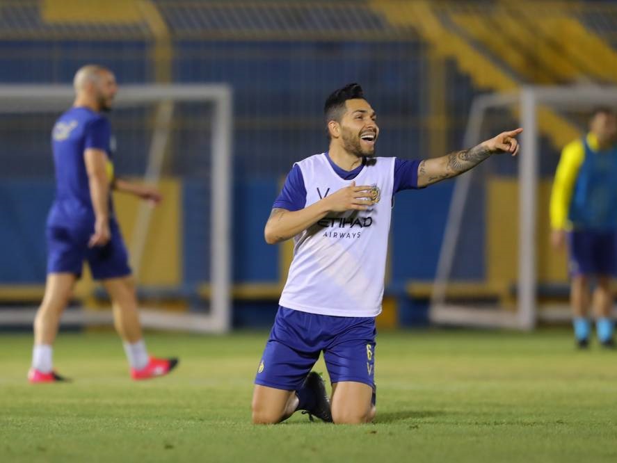 بيتروس خلال تدريب النصر أمس. مركز النصر الاعلامي