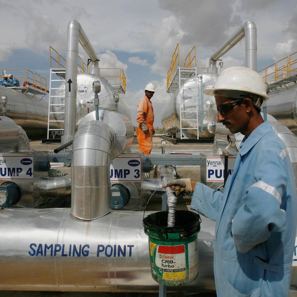 بدأ المنتجون في أوبك+ إجراء زيادات تدريجية في الإمدادات النفطية وفق الاتفاق المبرم الشهر الماضي.