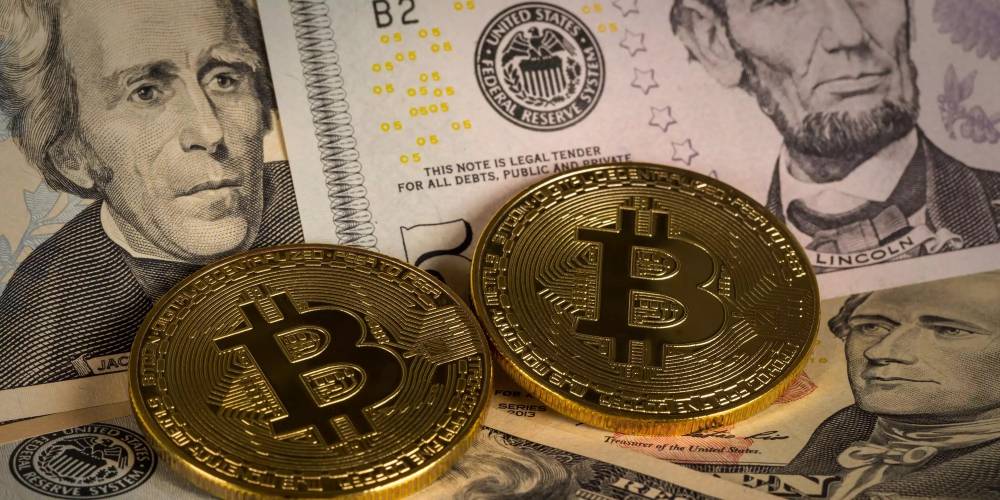 ارتفعت قيمة عملة بيتكوين 600 في المائة وقفزت من 7 آلاف دولار قبل عام إلى 54 ألفا الأسبوع الماضي.