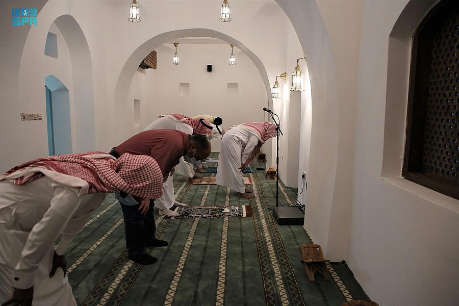 من مشروع الأمير محمد بن سلمان لتطوير المساجد التاريخية بالمملكة.. مسجد التابوت وسط جزيرة فرسان
