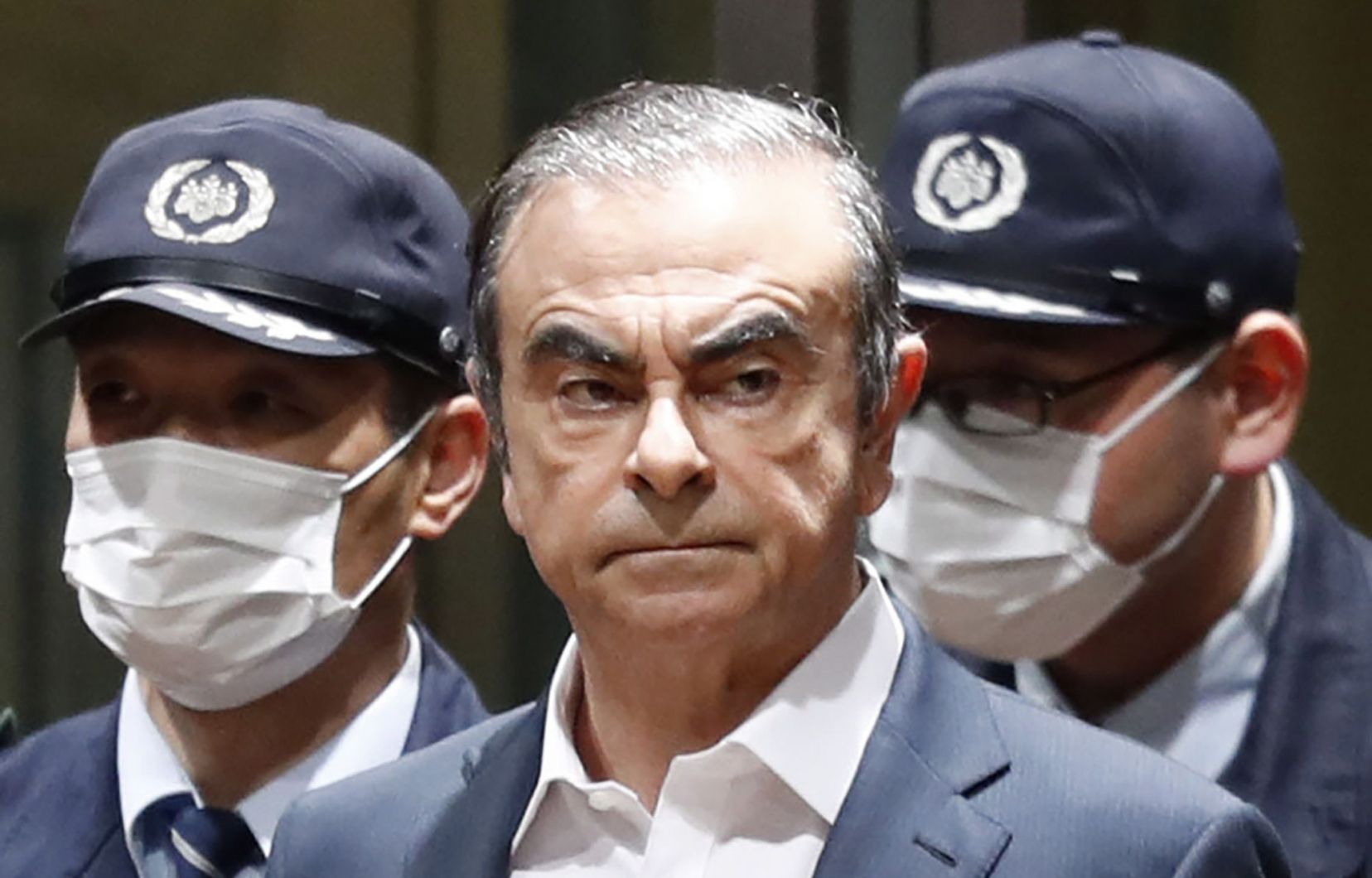 أمريكي وابنه يعترفان بمساعدة كارلوس غصن على الهرب 