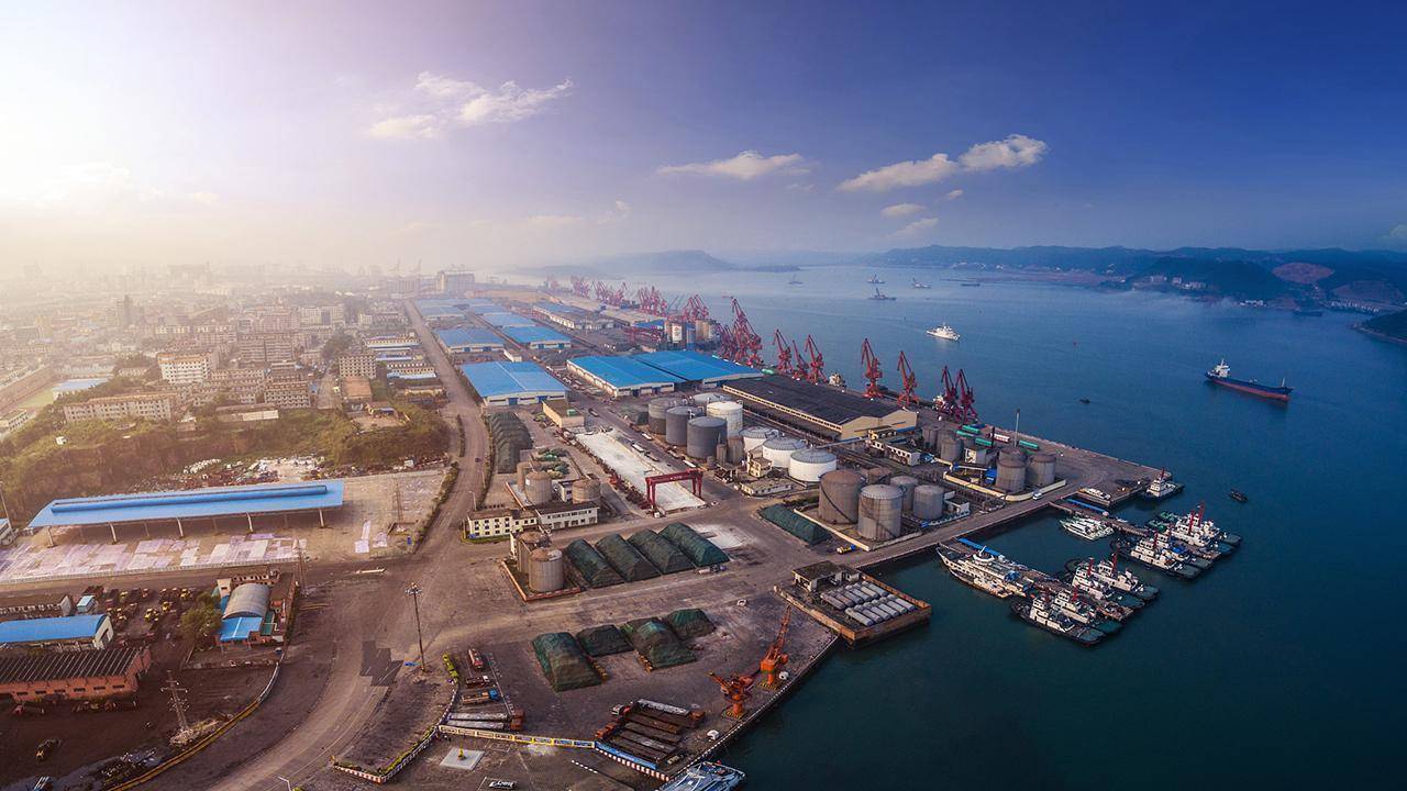 وقعت أكثر من 100 دولة اتفاقات مع الصين للتعاون في مشروعات تتصل بمبادرة "الحزام والطريق".