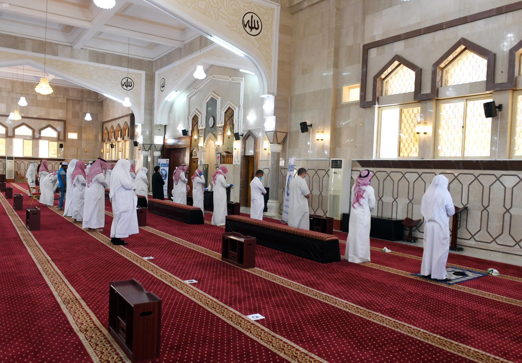 الشؤون الإسلامية : إعادة المصاحف والدروس إلى المساجد .. وألغاء قرار تقليص مدة الانتظار