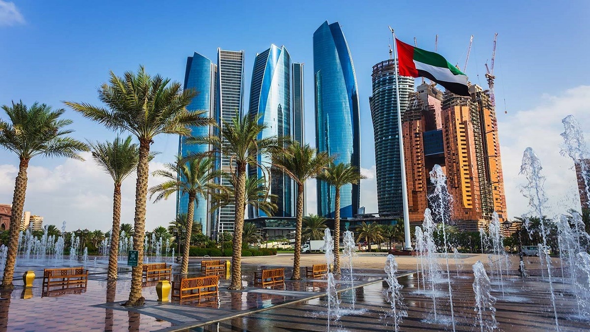 أبوظبي توفر لقاح كورونا للسياح