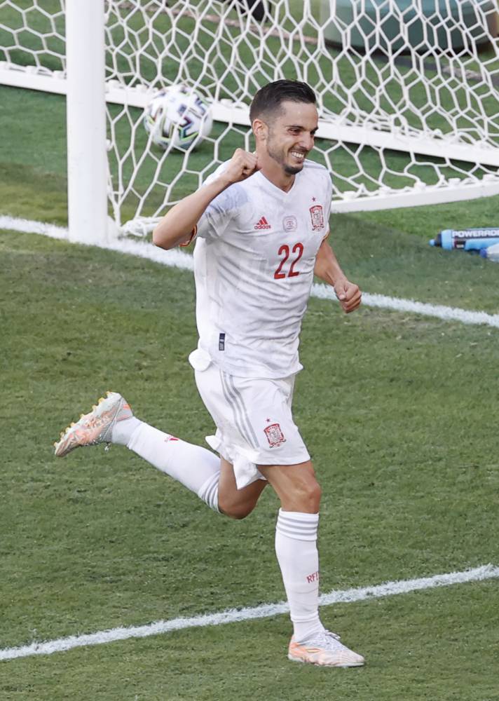  بابلو سارابيا يحتفل بالهدف الثالث في سلوفاكيا. أ.ب