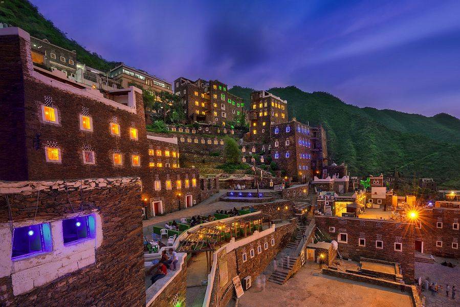 أعلنت هيئة السياحة عن 11 وجهة غنية بالتنوع الطبيعي والأجواء الرائع. "واس"