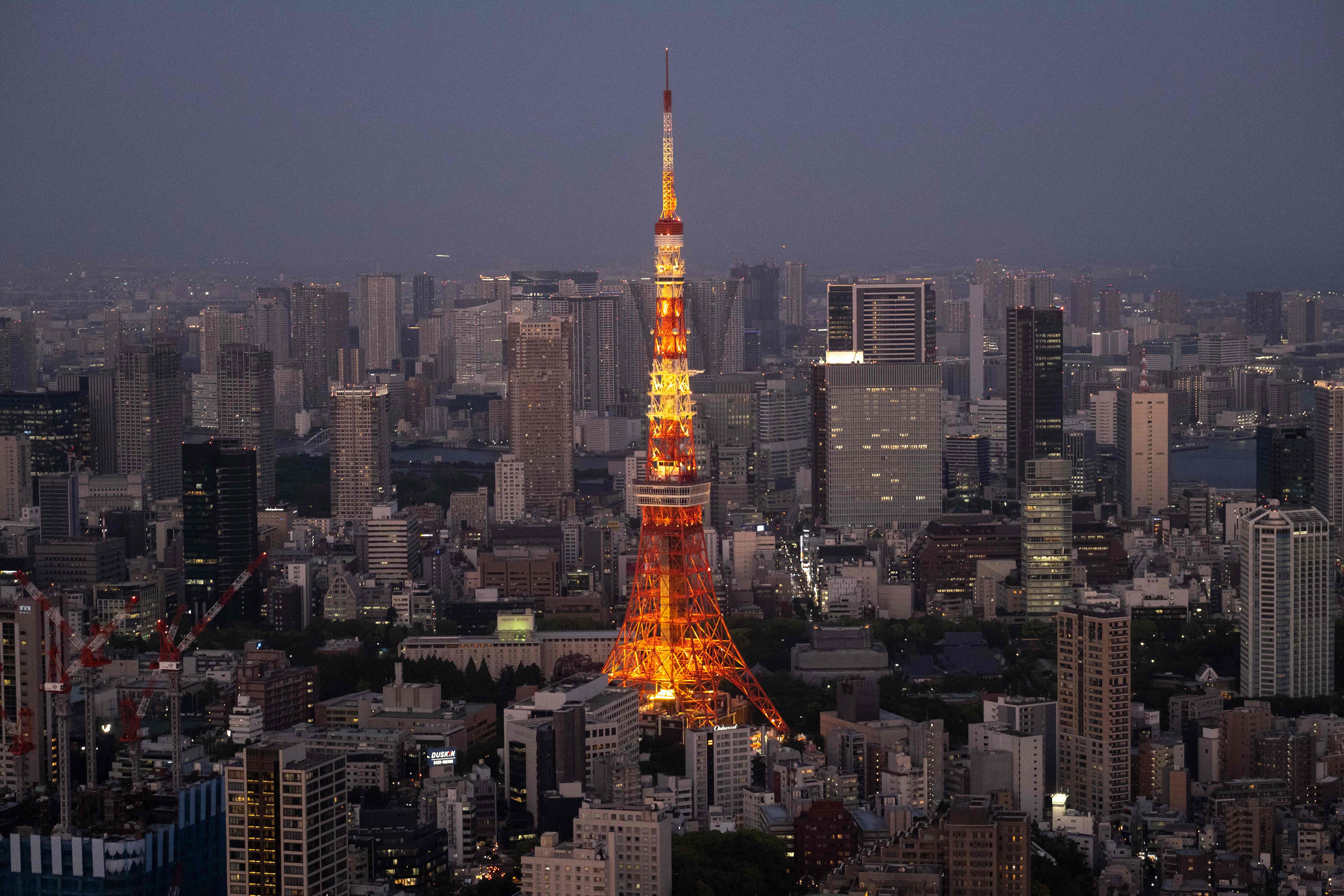 مراصد شاهقة في أبراج طوكيو تقدم للزائرين رؤية شاملة للمدينة 