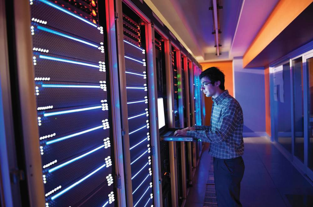 اعتماد مزيد من الشركات على الحلول المستندة إلى الحوسبة السحابية.