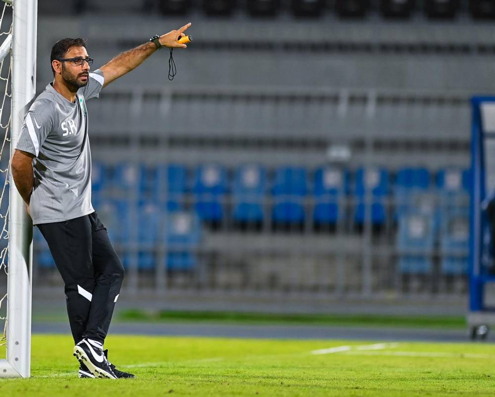 الشهري في تدريب الأخضر الأولمبي أمس.