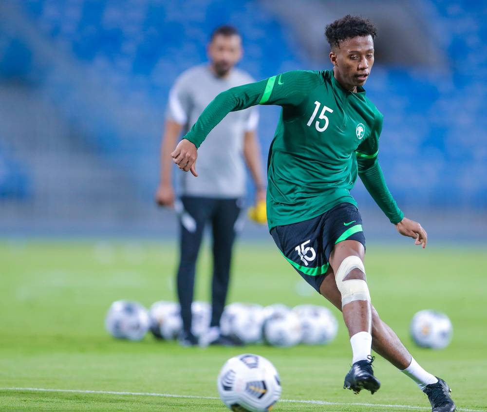 الدوسري خلال مران الاخضر أمس.