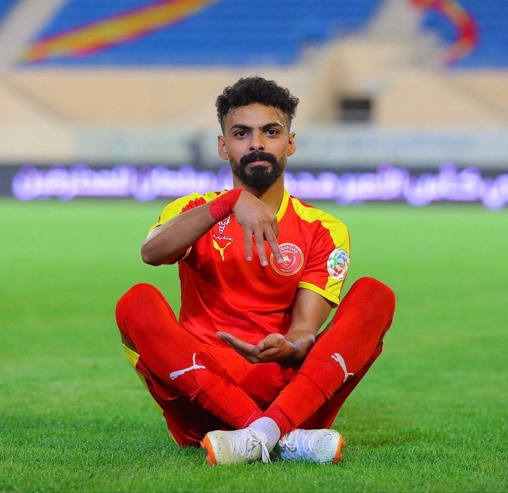 العمري محتفلا بهدفه مع القادسية.