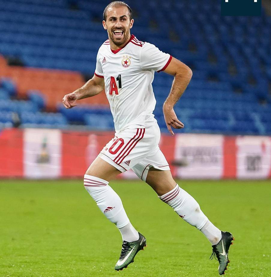 رودريجيز محتفلا بأحد أهدافه.