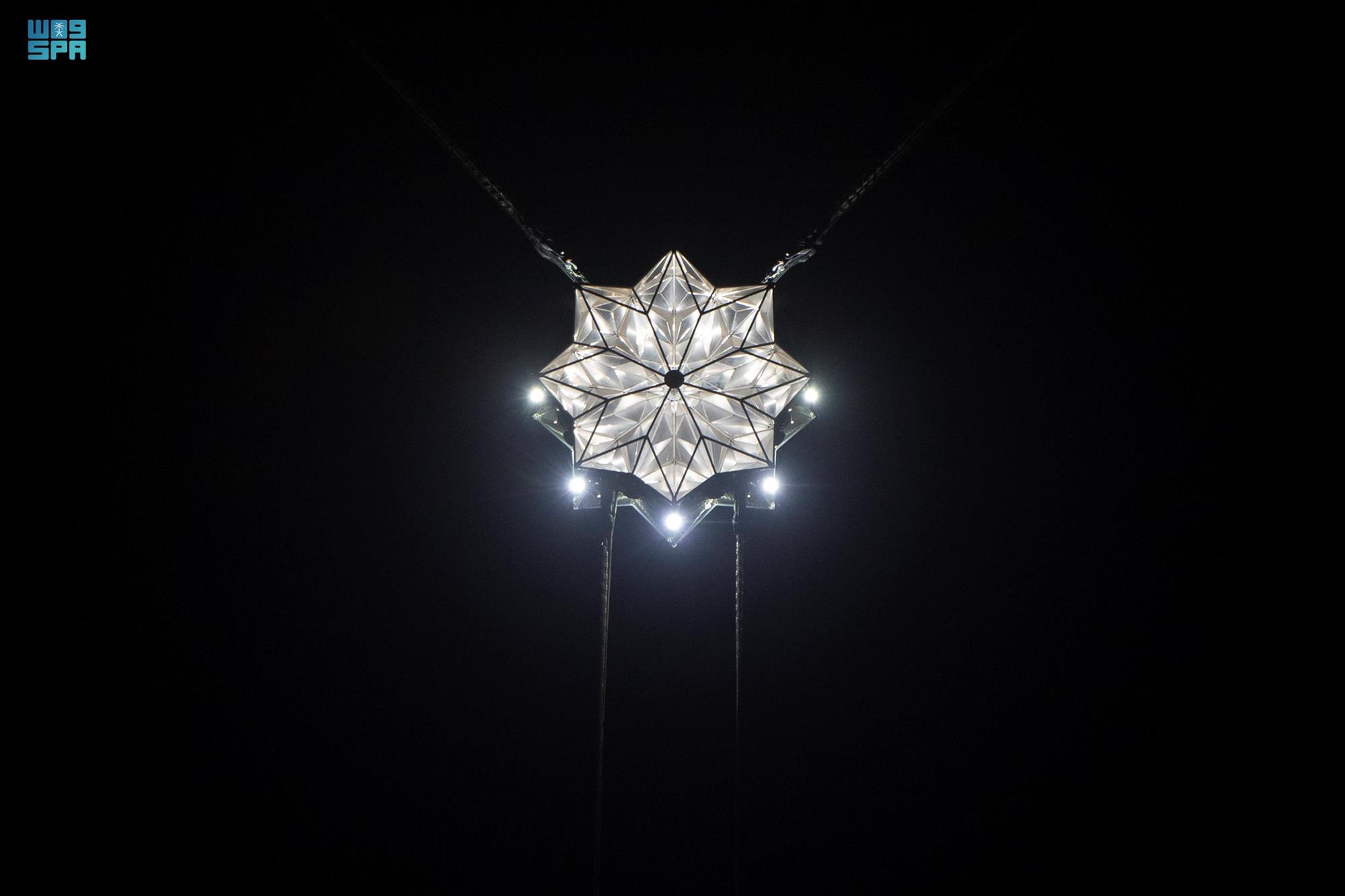 نور الرياض يدخل موسوعة "غينيس" بعملين فنيين "المنارة" و"النجمة المتحركة"