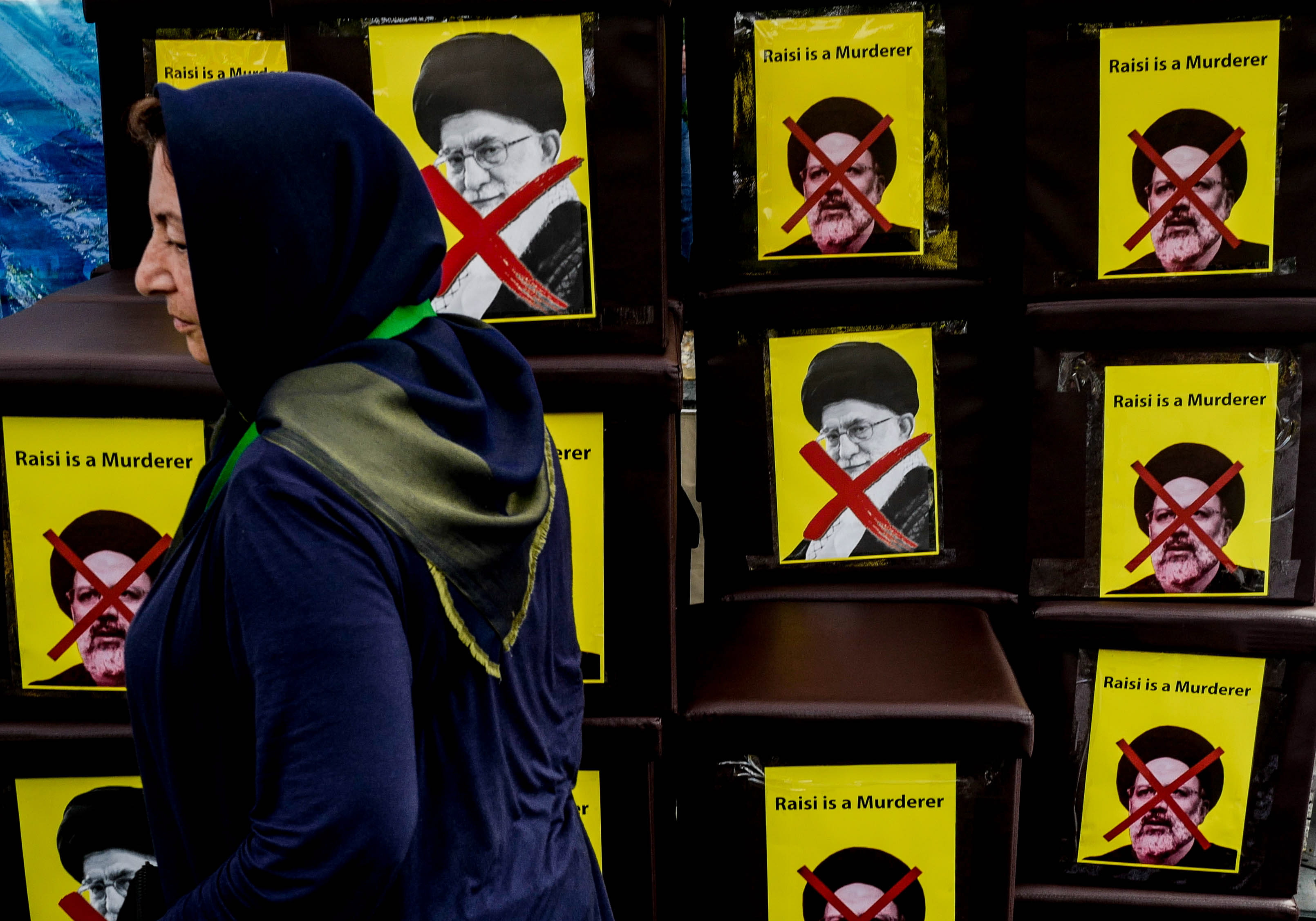 الموت لـ "الديكتاتور خامنئي".. صرخة العطشى في إيران