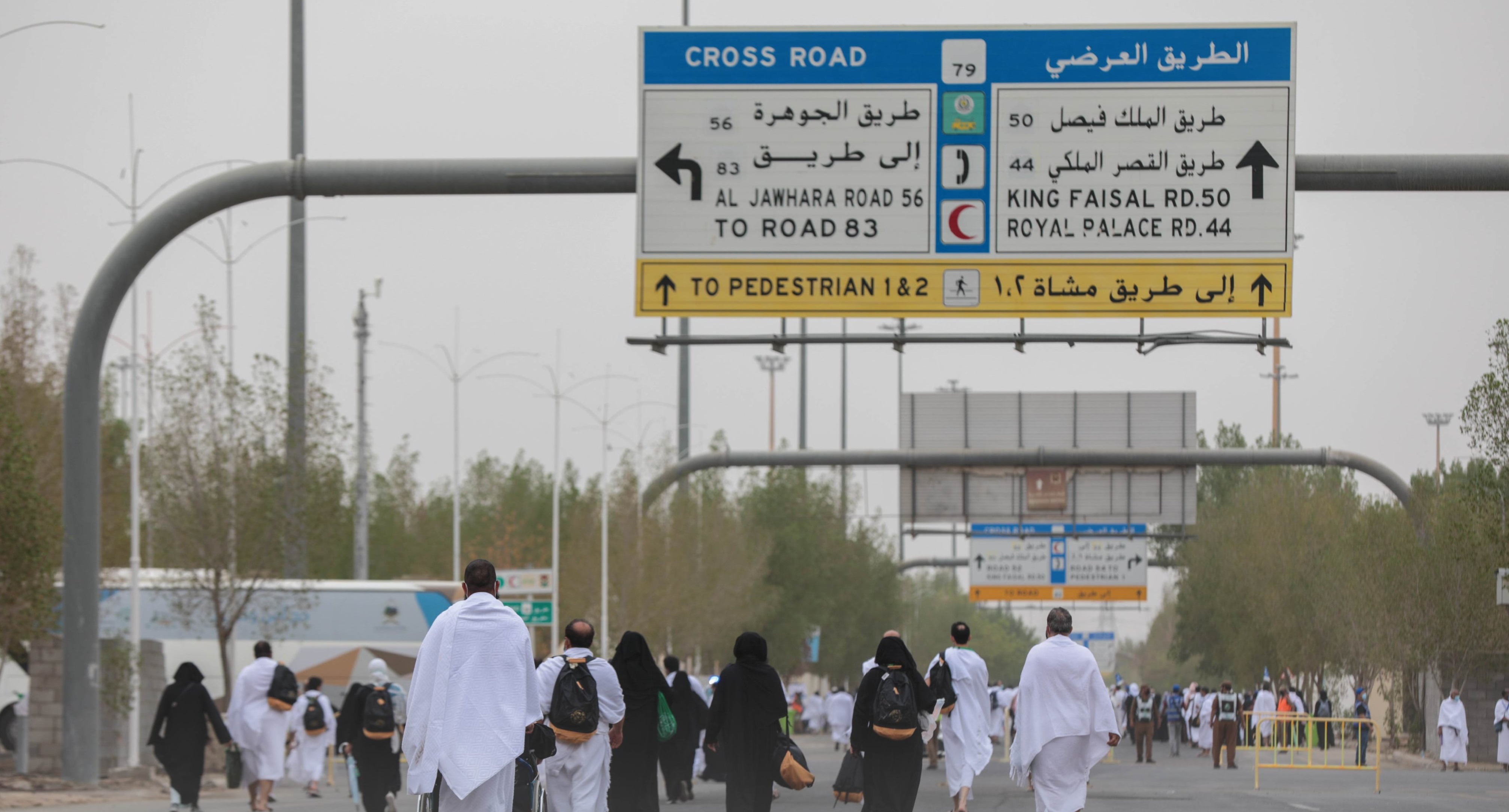 توافد ضيوف الرحمن إلى مشعر عرفات 