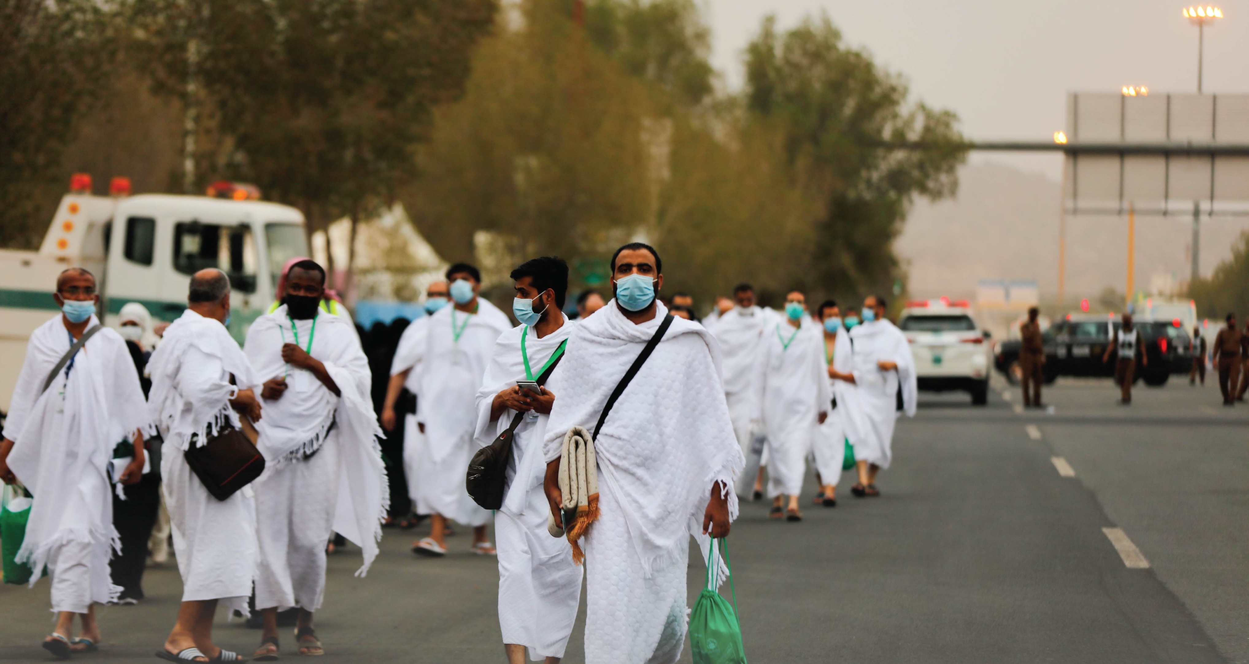 توافد ضيوف الرحمن إلى مشعر عرفات 