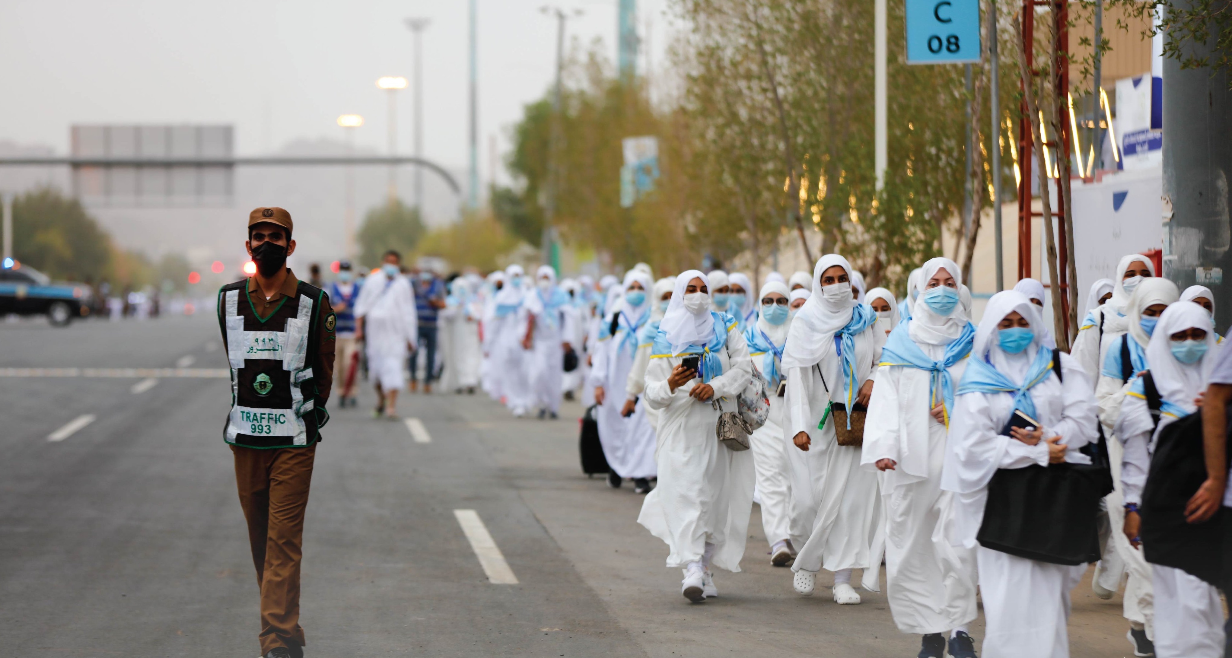 توافد ضيوف الرحمن إلى مشعر عرفات 