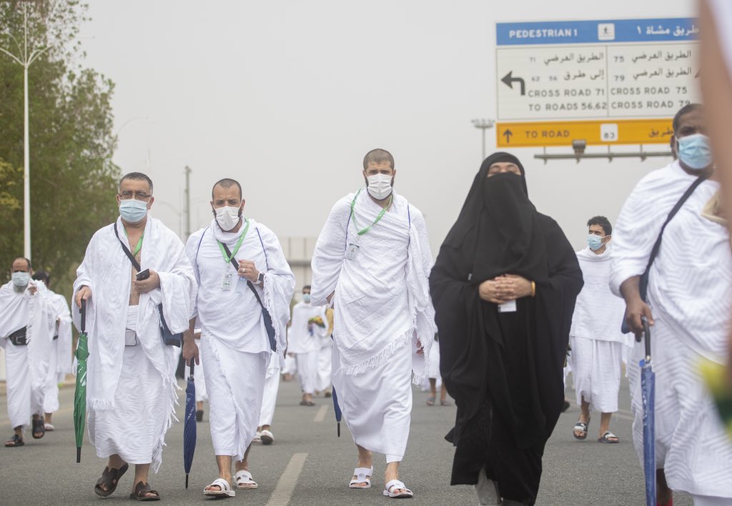 توافد ضيوف الرحمن إلى مشعر عرفات 