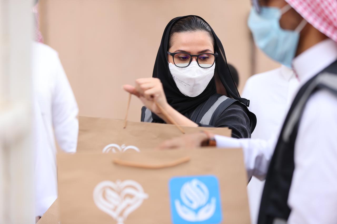 "أحياها" و"كسوة" يتحالفان لإسعاد 500 أسرة متعففة في العيد