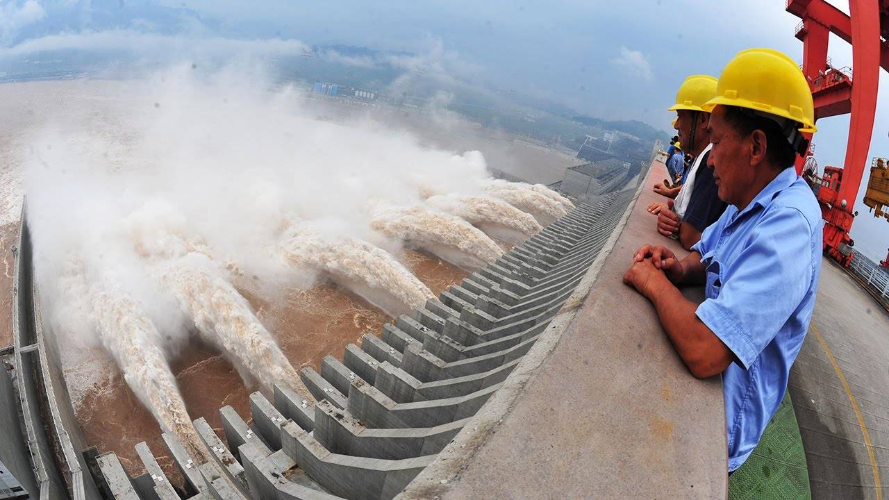 الصين أنشأت سدودا حديثة في مناطق جبلية أقيمت بتقنية الخرسانة المضغوطة بالمحدلة.