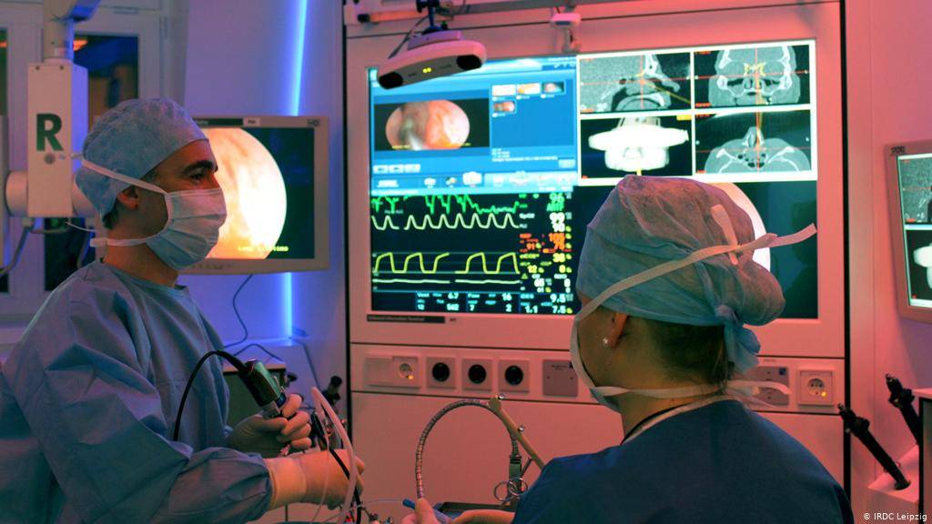 أزمة كوفيد-19 دفعت قطاع الرعاية الصحية لأن يستخدم بشكل متزايد التقنيات الجديدة.