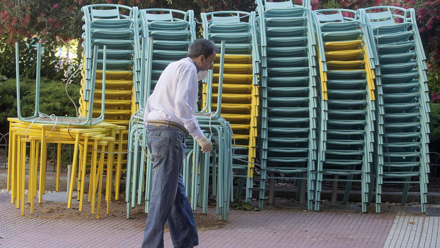 تعمل إسبانيا جاهدة على تنفيذ الإجراءات الضرورية لعكس اتجاه مسار الجائحة.