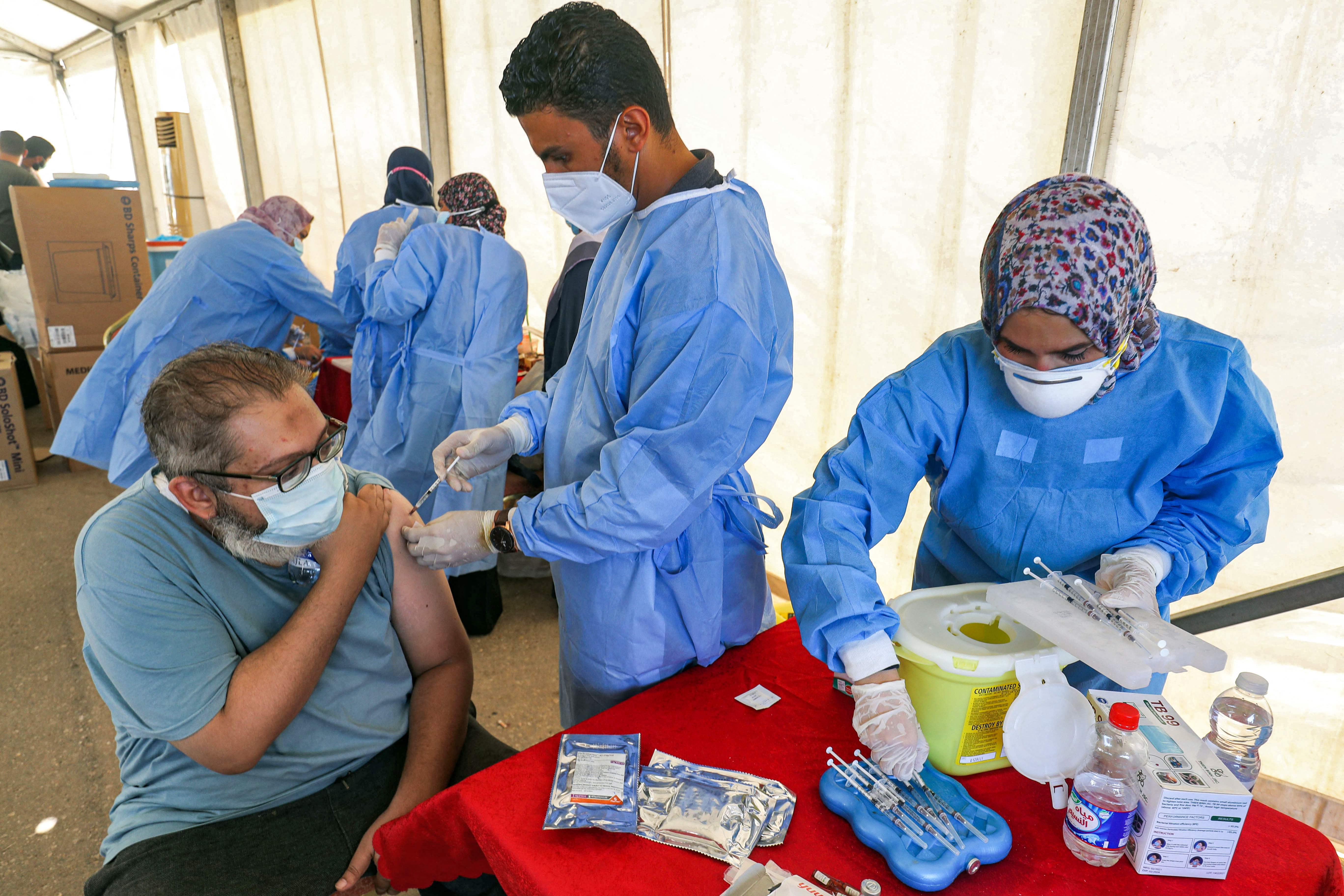  مراكز ميدانية للتلقيح في العاصمة الليبية بعد تسارع تفشي كوفيد-19