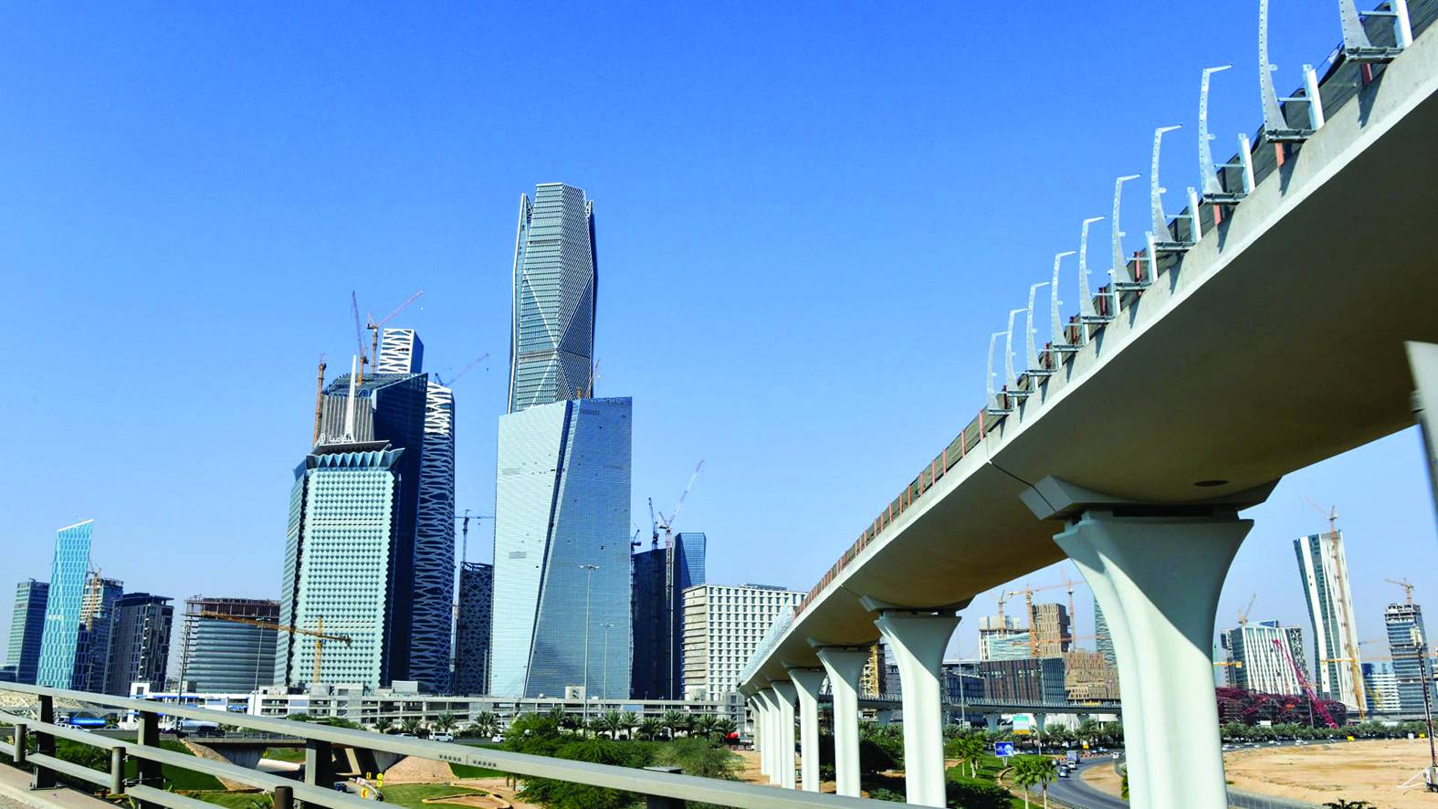 3 عوامل تؤثر في السوق النفطية  .. الحرب التجارية وزيادة المخزونات ومواقف «أوبك»