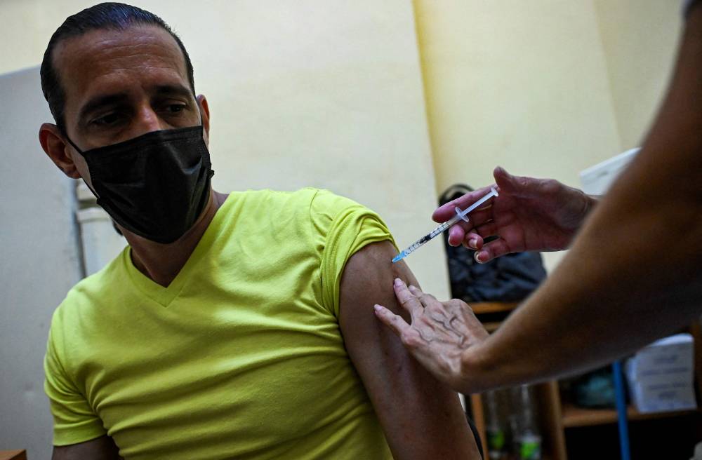 يمثل طرح هذه اللقاحات إنجازا لافتا بالنسبة لبلد فقير. "الفرنسية"