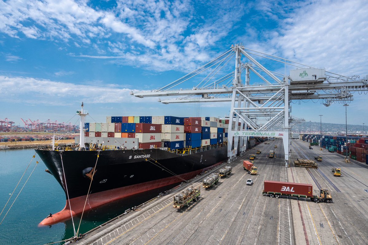 تفاقم مشكلات انتظار السفن في ميناء لوس أنجلوس وسط تدفق الواردات 