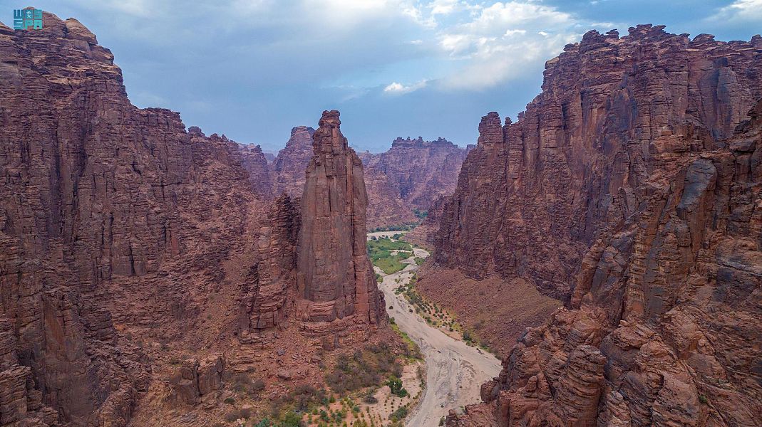 وادي الديسة يأسر زوار تبوك بتضاريسه ومغامراته في "صيف السعودية"