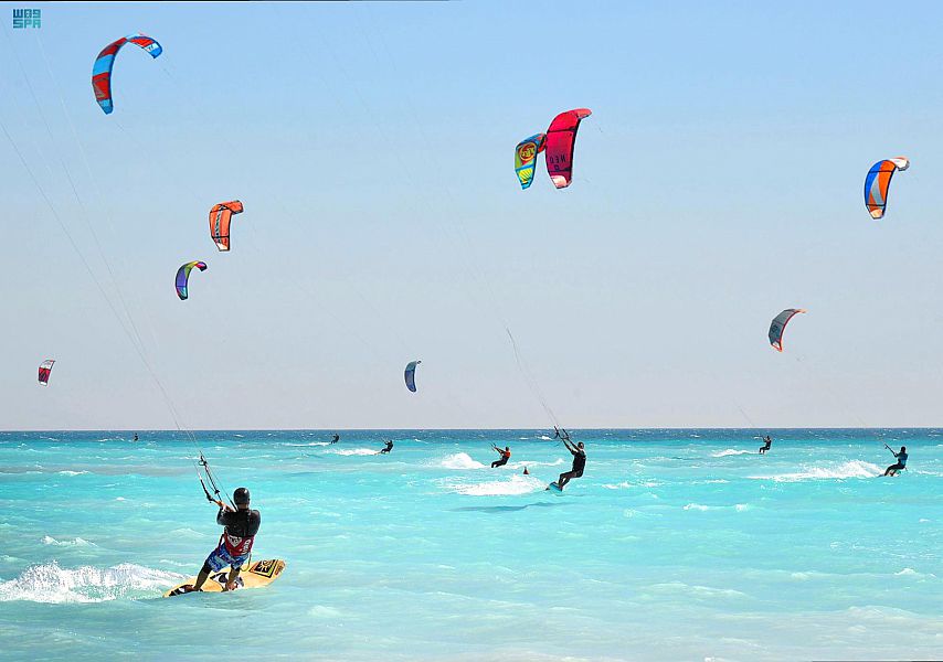 شاطئ "يام بيتش" بمدينة الملك عبدالله الاقتصادية.. تجربة استثنائية تجمع الترفيه والاسترخاء