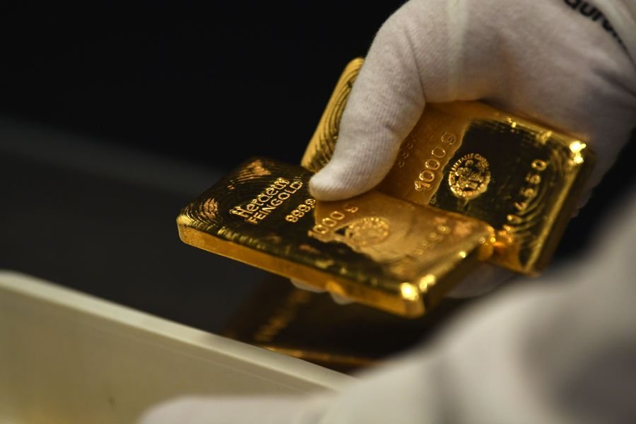 الذهب يصعد ويتجاوز مستوى 1800 دولار بدعم مخاطر النمو