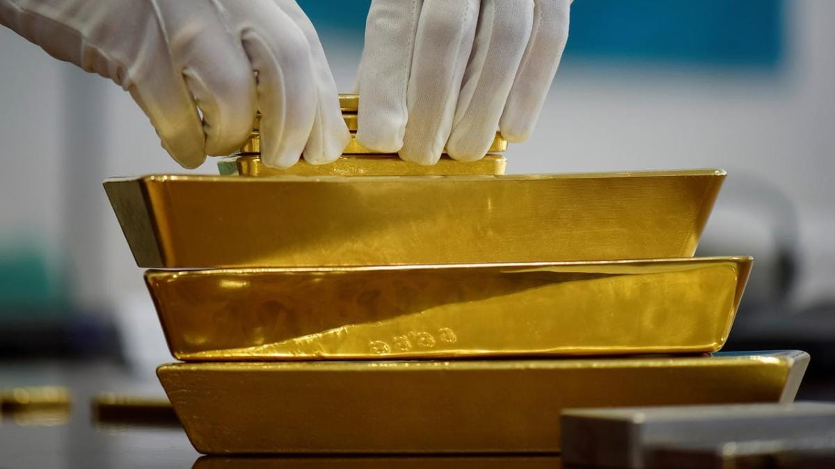 وسط ضبابية التحفيز .. الذهب يتماسك قرب 1800 دولار