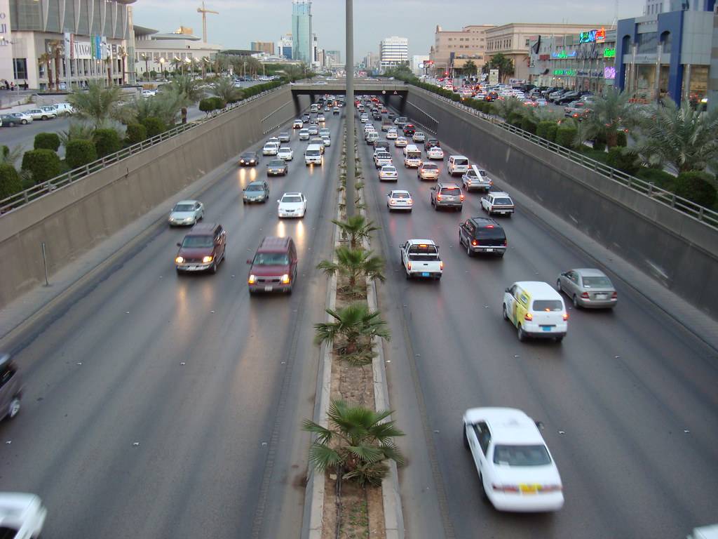 ارتفع قسم السكن والمياه والكهرباء والغاز وأنواع وقود أخرى 3.5 في المائة.