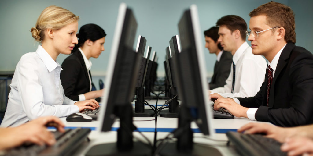 تحليل لـ "بلومبيرج" : الاقتصاد الجديد ينهي عصر سيطرة الرجل