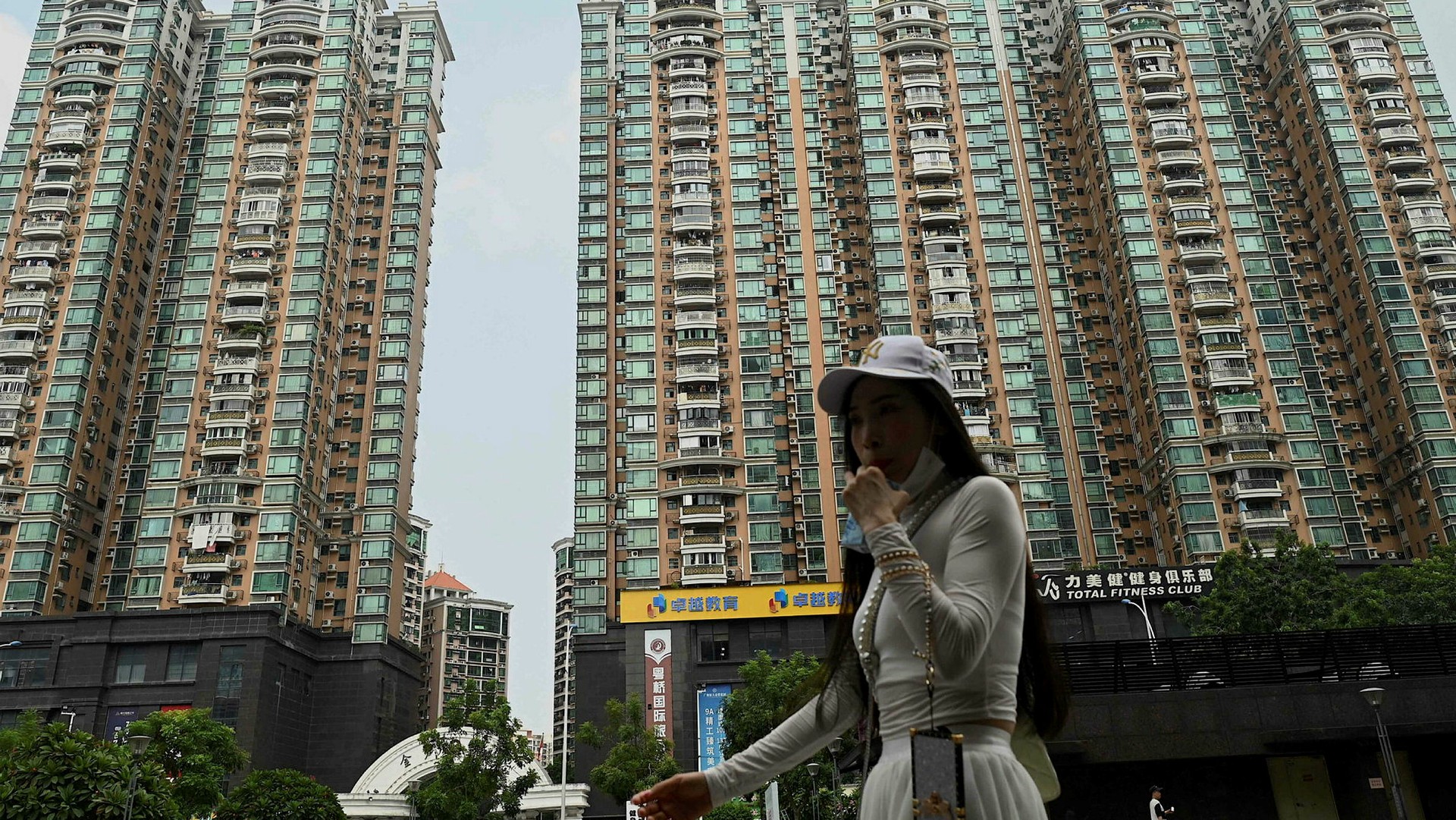 "إيفرجراند" على وشك الانهيار لكن العالم بمنأى عن تكرار كارثة ليمان براذرز