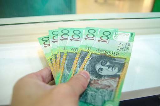 عملات المخاطرة تحقق مكاسب مع تراجع المخاوف من أزمة "إيفرجراند"