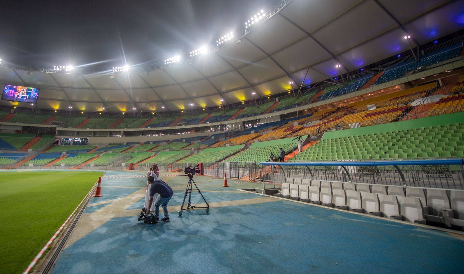 ستاد الأمير عبد الله الفيصل أصبح جاهزا للمباريات. تصوير: علي خمج ـ «الاقتصادية»
