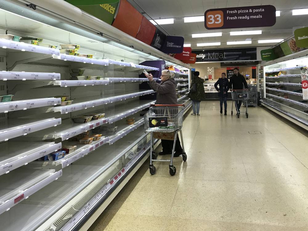 نقص العمال يزيد من الضغوط القائمة على القطاع.