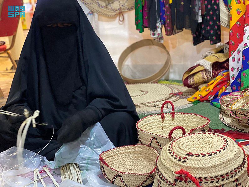 صناعة "الخوص" .. مهنة يتوارثها الأجيال في وادي الدواسر