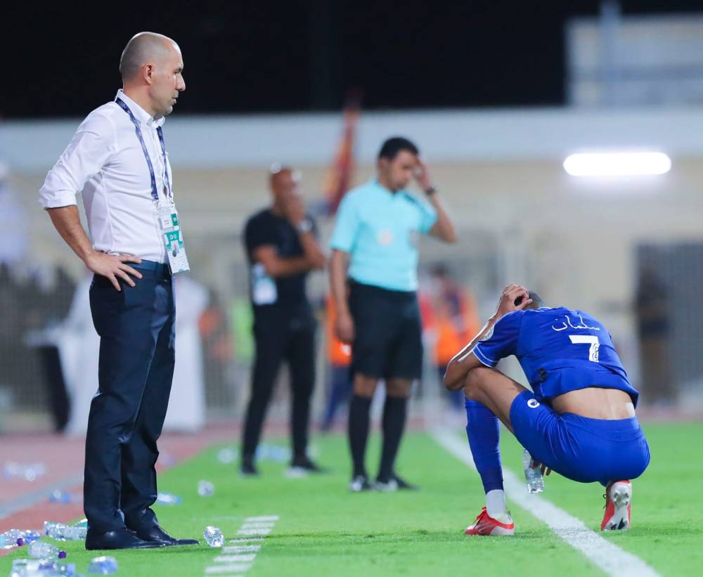 الفرج ويروي عطشه بالماء بالقرب من جارديم. تصوير: علي الظاهري ـ "الاقتصادية"